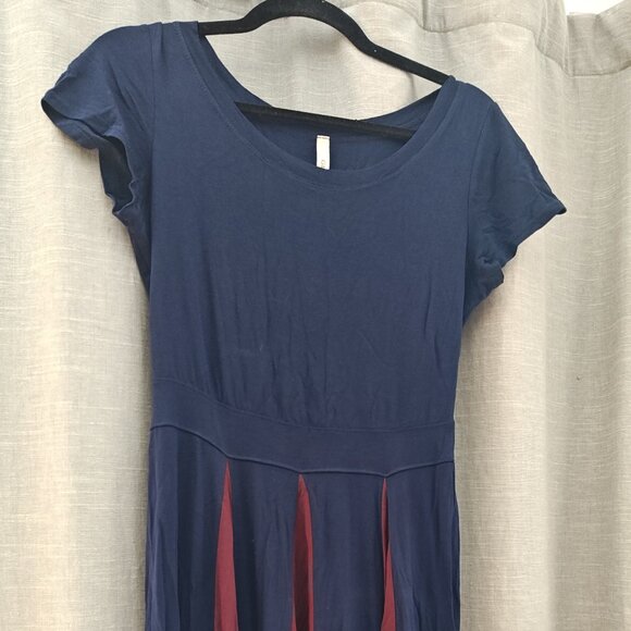 Navy blue dress with red inserts by Gilli. Size small - Picture 3 of 5